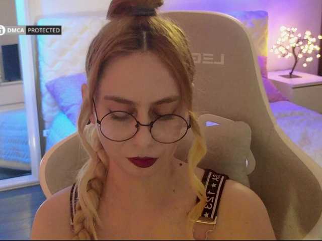 -Light-Fury- live cam on BongaCams