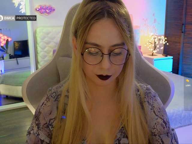 -Light-Fury- live cam on BongaCams
