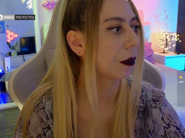 -Light-Fury- live cam on BongaCams