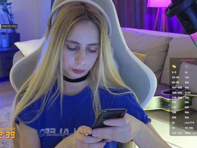 -Light-Fury-'s BongaCams show and profile