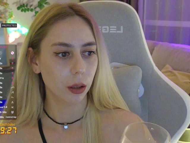 -Light-Fury-'s BongaCams show and profile