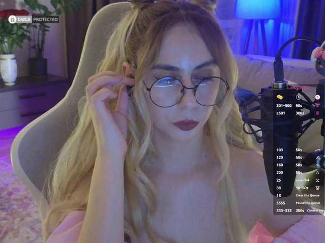 -Light-Fury- live cam on BongaCams