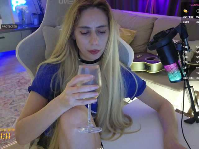 -Light-Fury-'s BongaCams show and profile