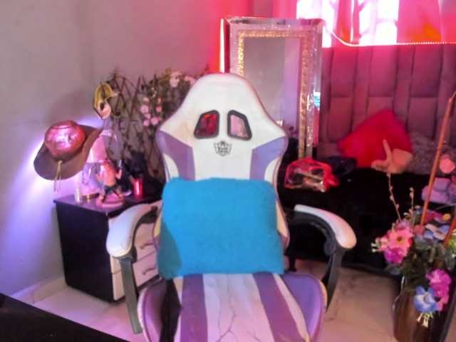 BulmaSweetYose live cam on BongaCams