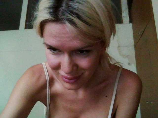 le modèle Keylaone est en webcam porno dans un show sur le site bongacams, il possède les tags suivants: White/Caucasian,Blonde,Shaved