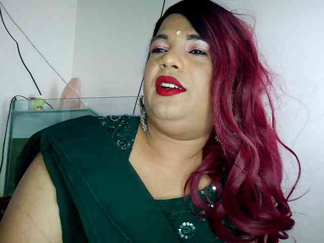 INDIANSISSYCHUBB... Live Webcam on BongaCams