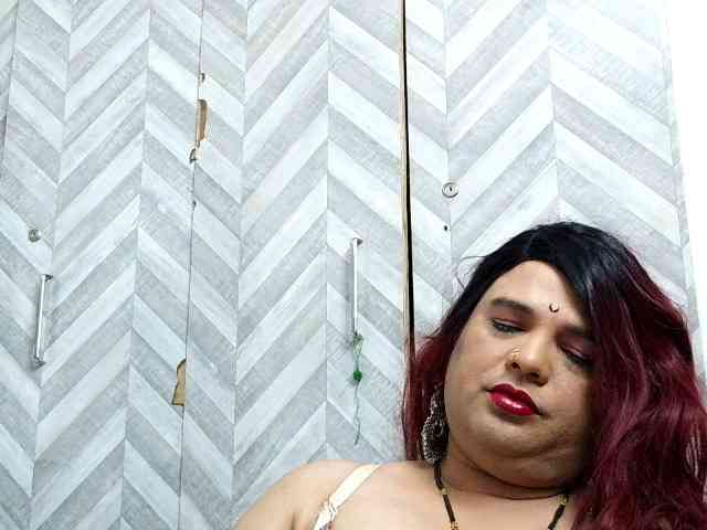 INDIANSISSYCHUBB... Live Webcam on BongaCams