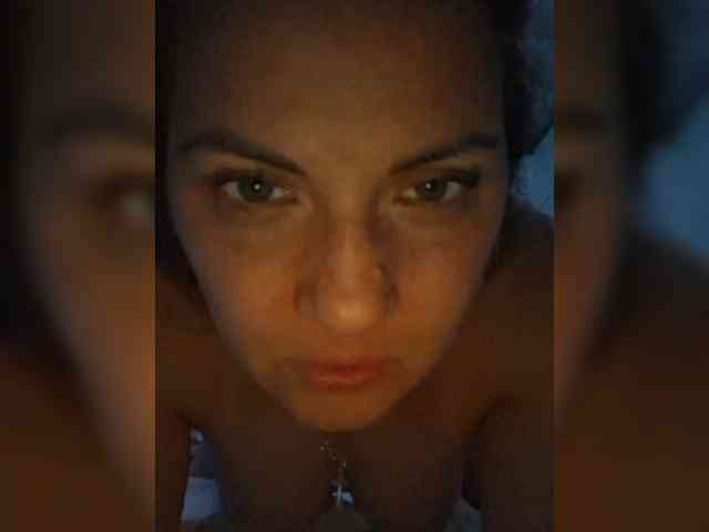 SonyaManya webcam