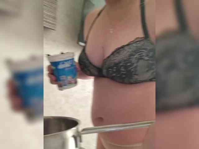 SonyaManya webcam