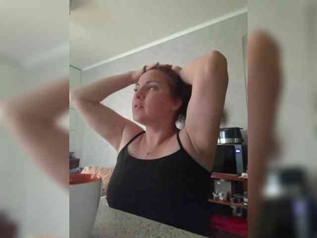 SonyaManya webcam