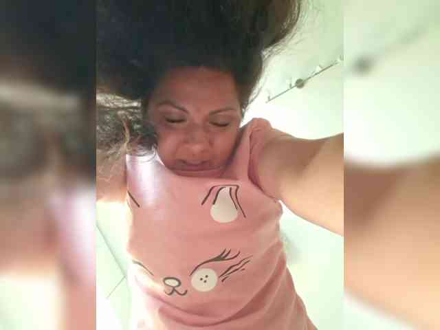 SonyaManya webcam