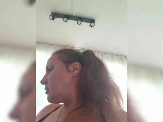 SonyaManya webcam