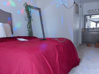 Yiauana Porn Show