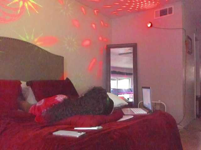 Yiauana's BongaCams show and profile