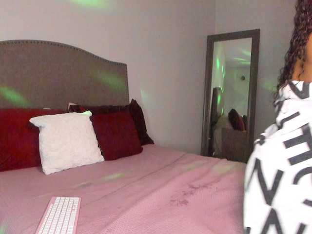 Yiauana's BongaCams show and profile