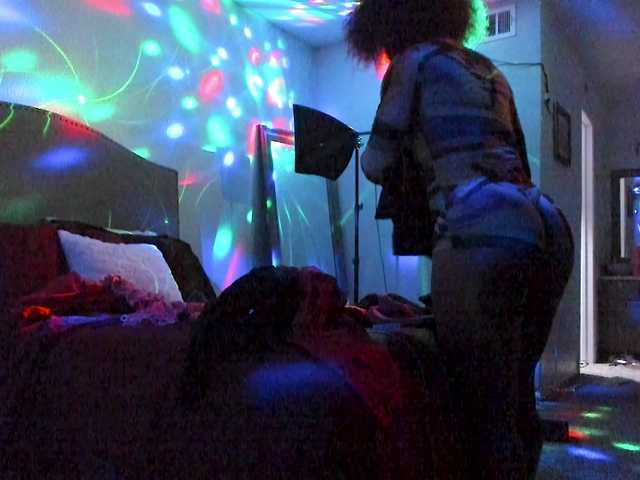 Yiauana live webcam show
