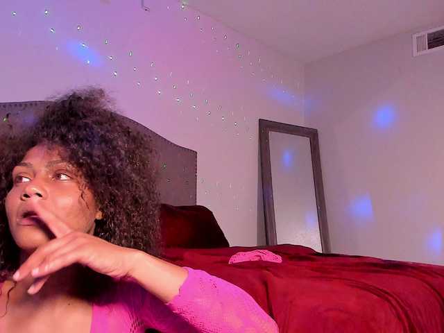Yiauana live webcam show