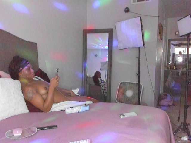 Yiauana's BongaCams show and profile