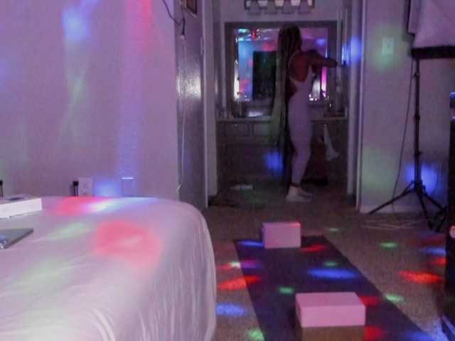 yiauna live cam on BongaCams