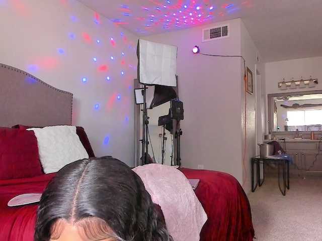 Yiauana's BongaCams show and profile