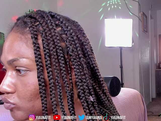 Yiauana live cam on BongaCams
