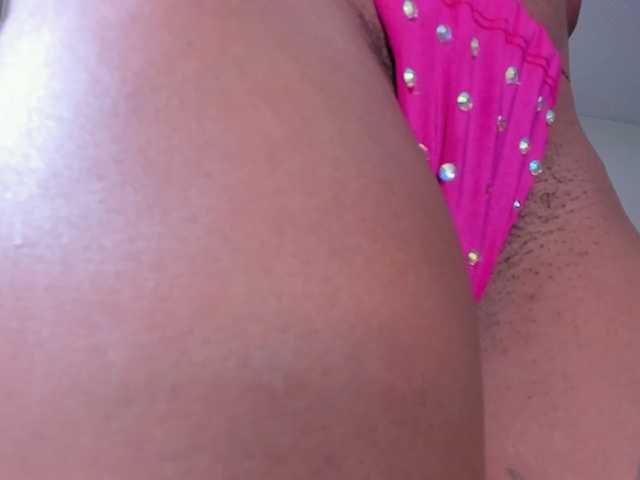 Yiauana live cam on BongaCams
