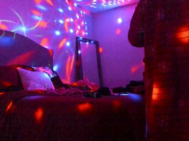 Yiauana live webcam show