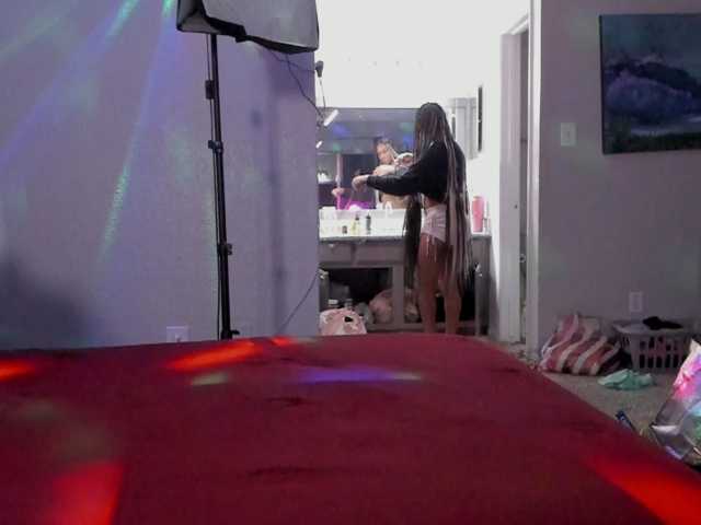 yiauna live cam on BongaCams