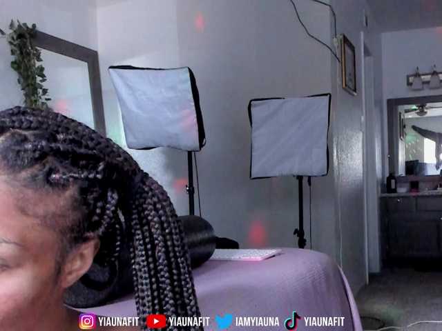Yiauana live cam on BongaCams