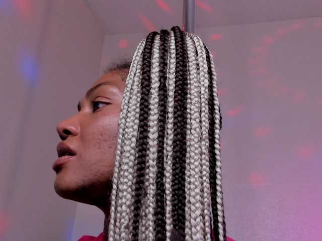 yiauna live cam on BongaCams