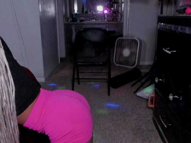 yiauna live cam on BongaCams