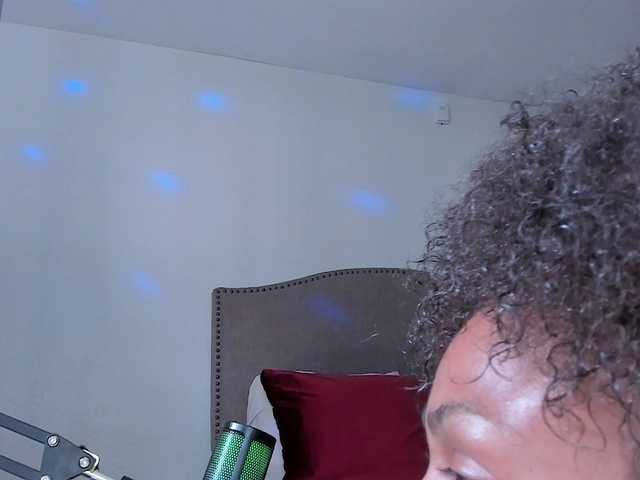 Yiauana live cam on BongaCams