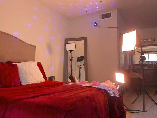 Yiauana's BongaCams show and profile