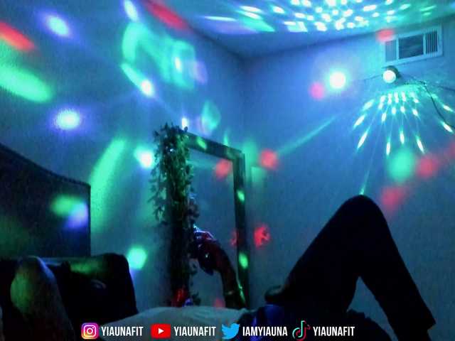 Yiauana live cam on BongaCams