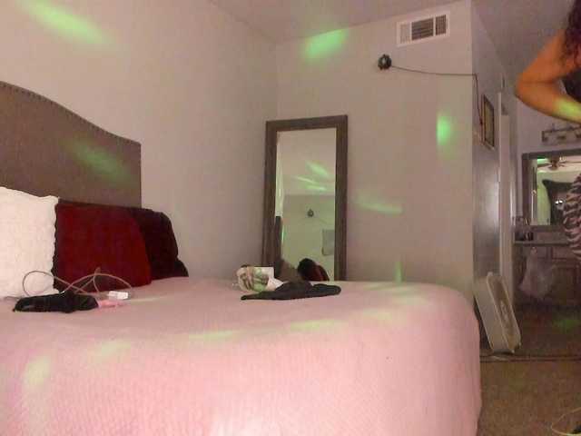 Yiauana's BongaCams show and profile