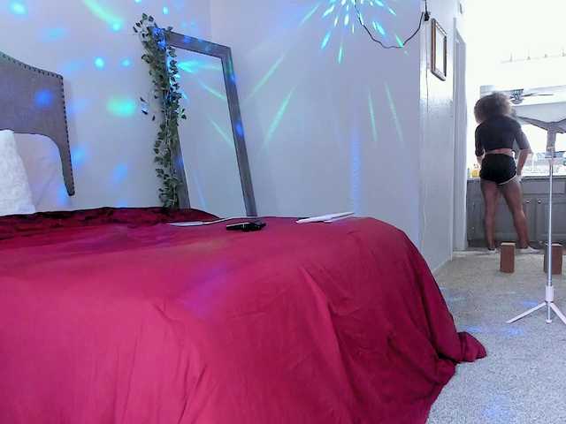 Yiauana live cam on BongaCams