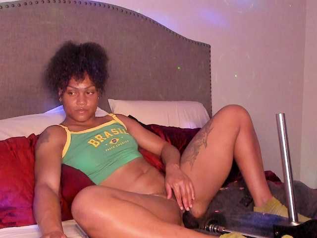 Yiauana live cam on BongaCams