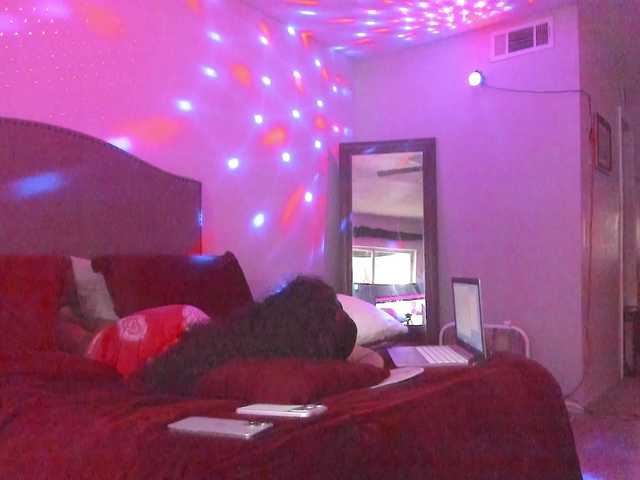 Yiauana's BongaCams show and profile