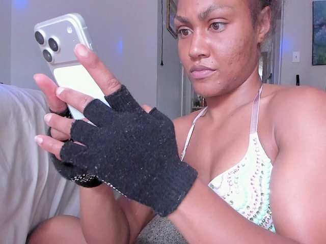 Yiauana live cam on BongaCams