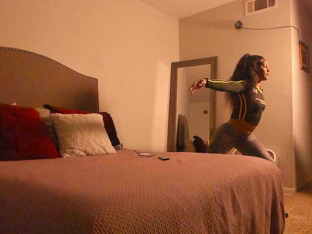 Yiauana's BongaCams show and profile