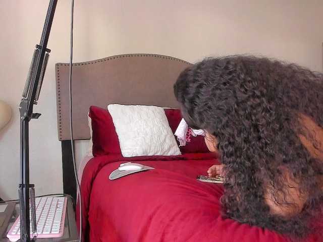 Yiauana's BongaCams show and profile