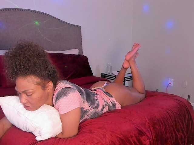 Yiauana live cam on BongaCams