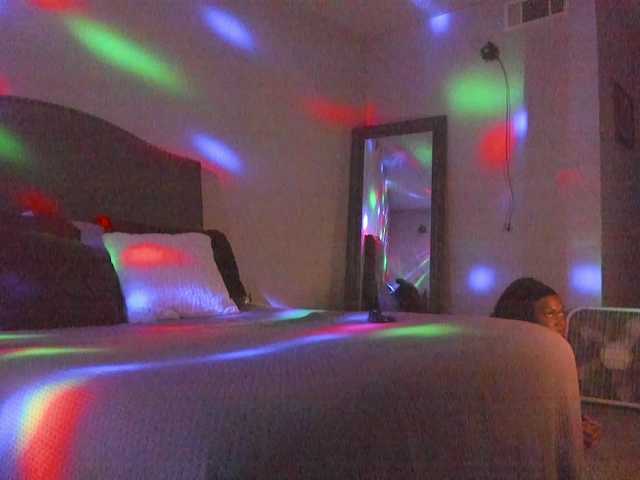 Yiauana's BongaCams show and profile