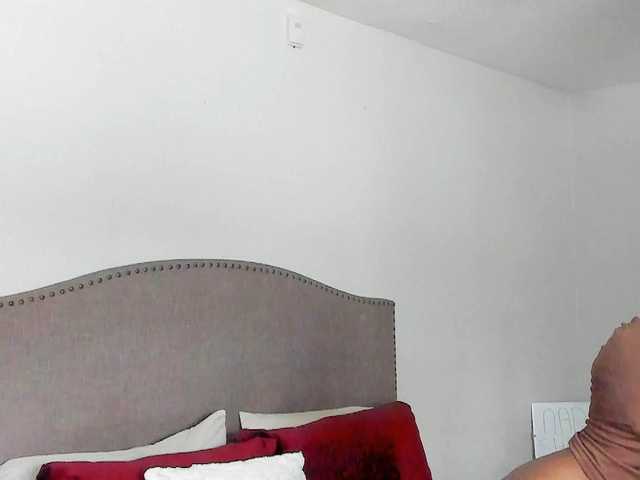 yiauana live sex show