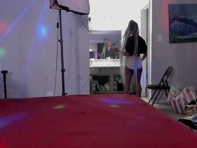 yiauna live cam on BongaCams