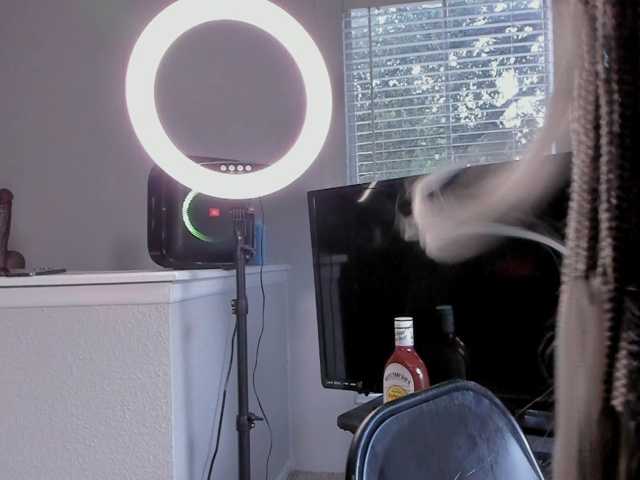 yiauna live cam on BongaCams