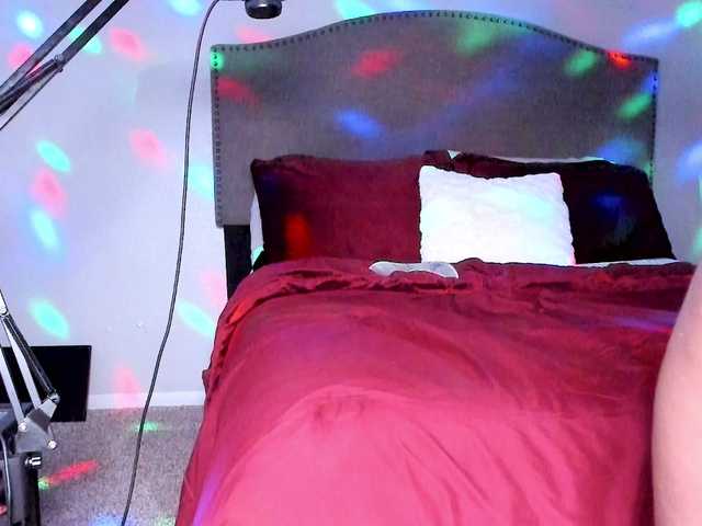 Yiauana live webcam show