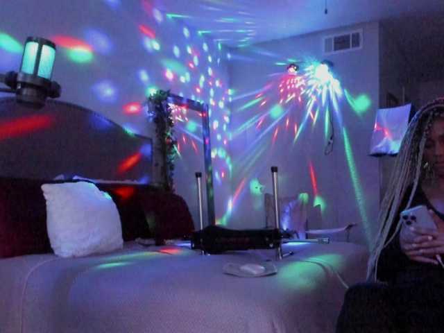 yiauna live cam on BongaCams