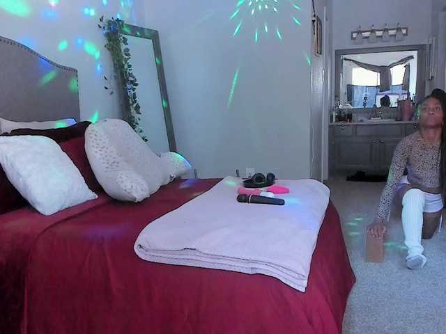 Yiauana live cam on BongaCams