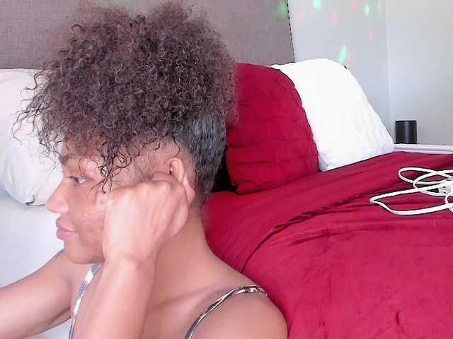 Yiauana live cam on BongaCams